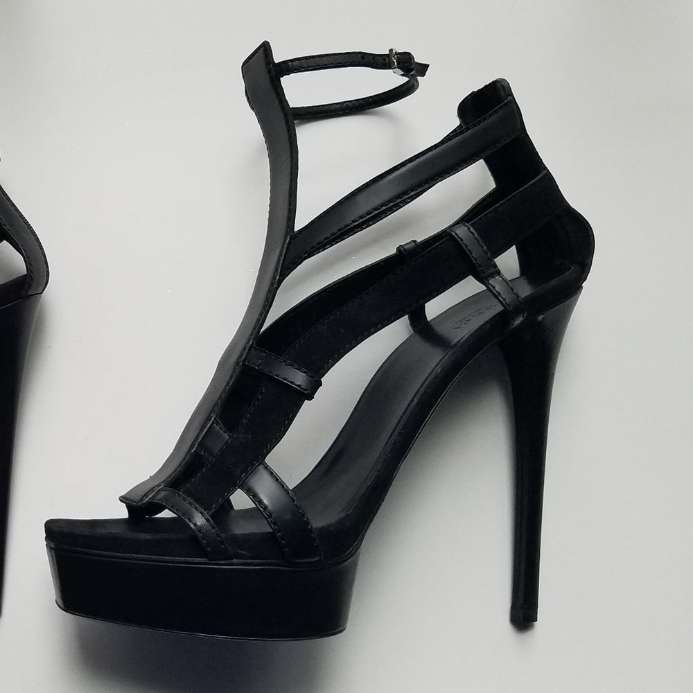 Gucci Gladiator T Strap Sandals
